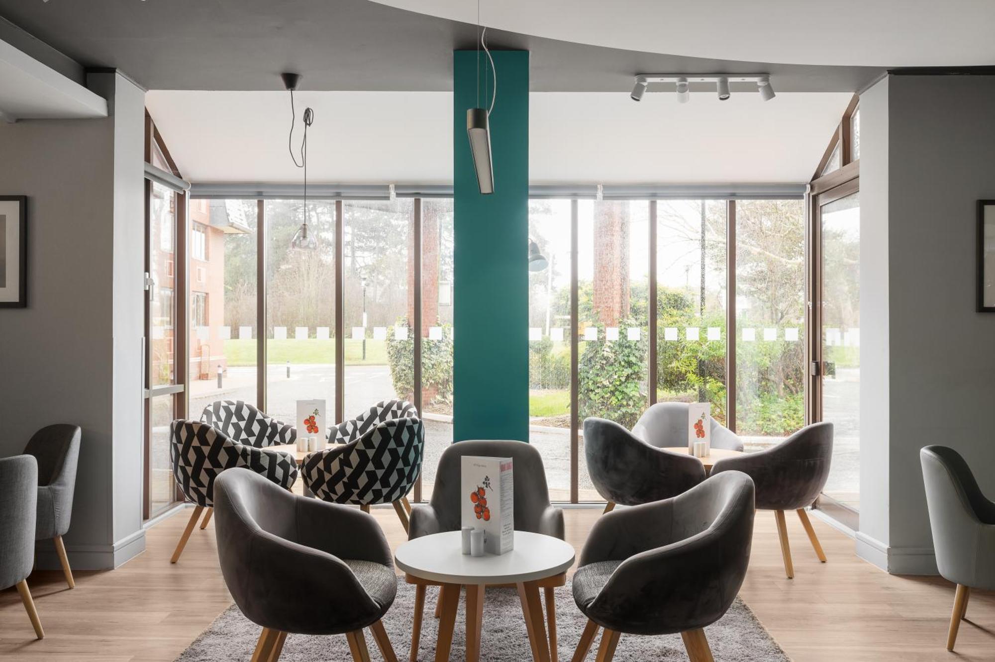 Holiday Inn Northampton By Ihg Exterior photo