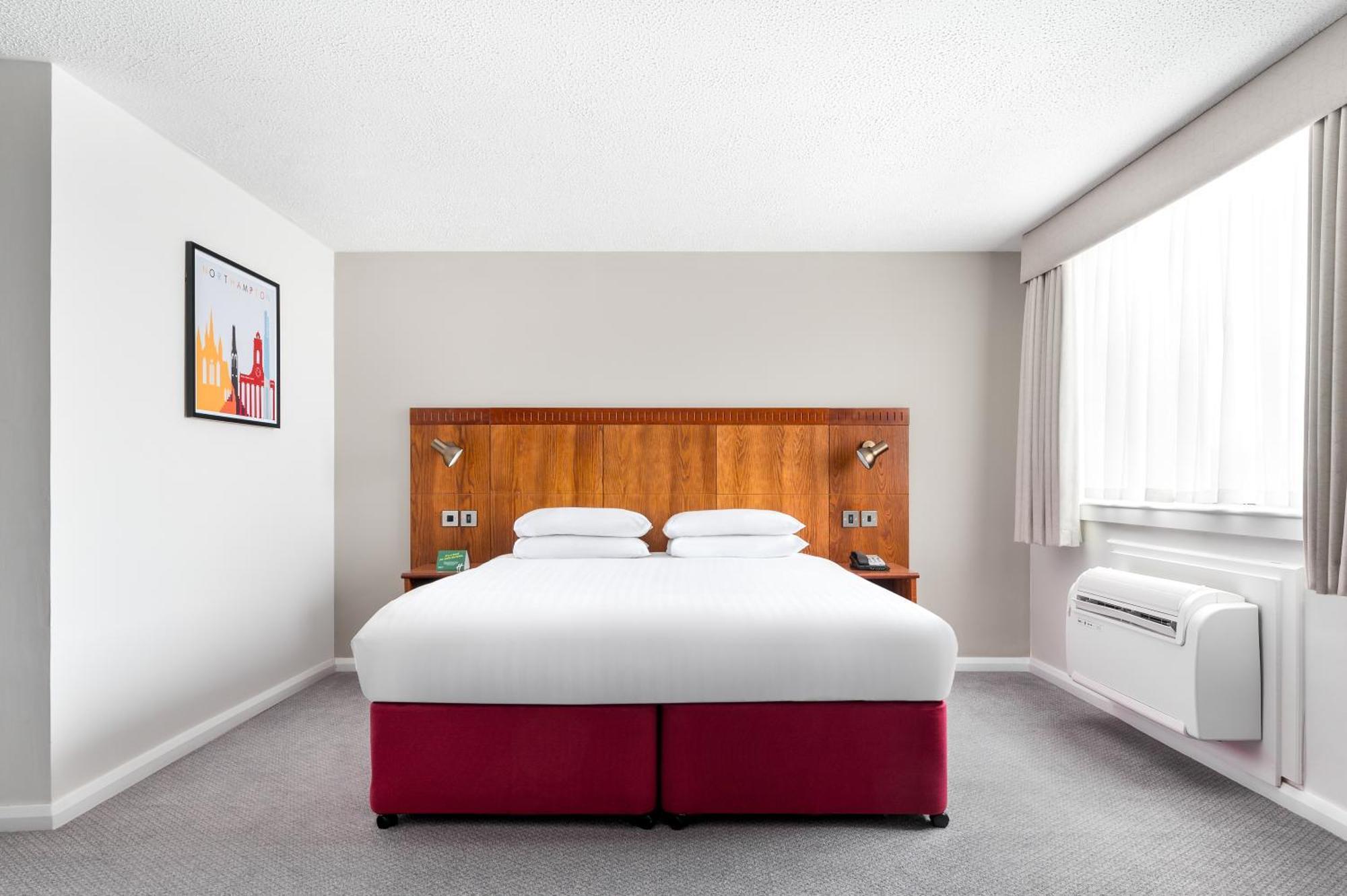 Holiday Inn Northampton By Ihg Exterior photo