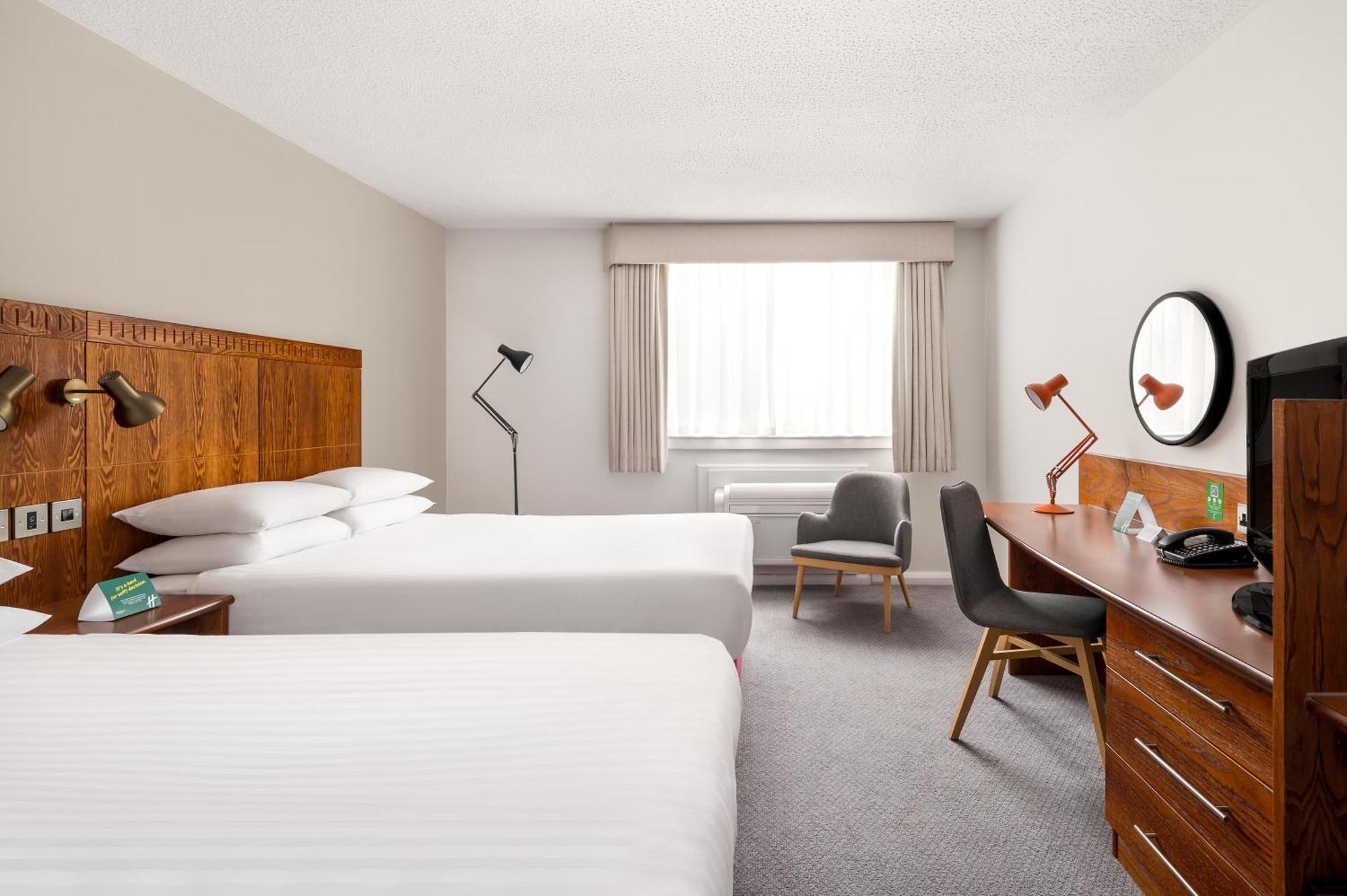 Holiday Inn Northampton By Ihg Exterior photo