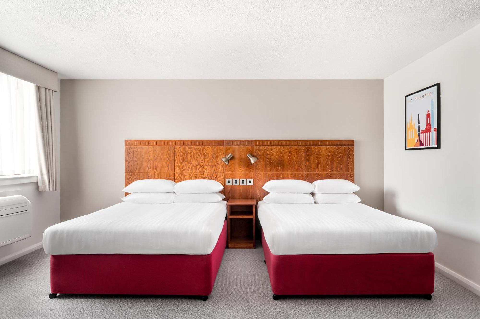 Holiday Inn Northampton By Ihg Exterior photo