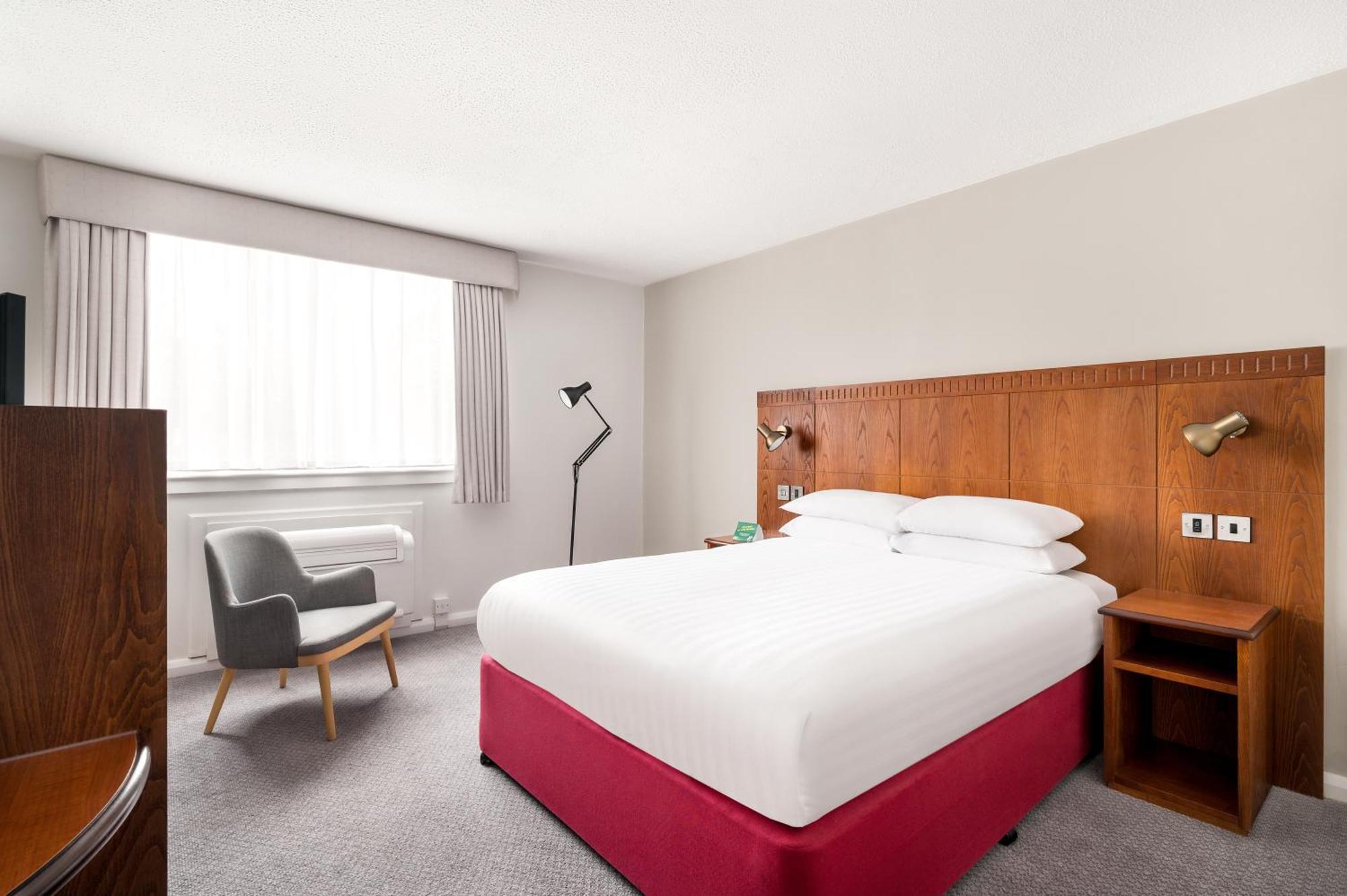 Holiday Inn Northampton By Ihg Exterior photo
