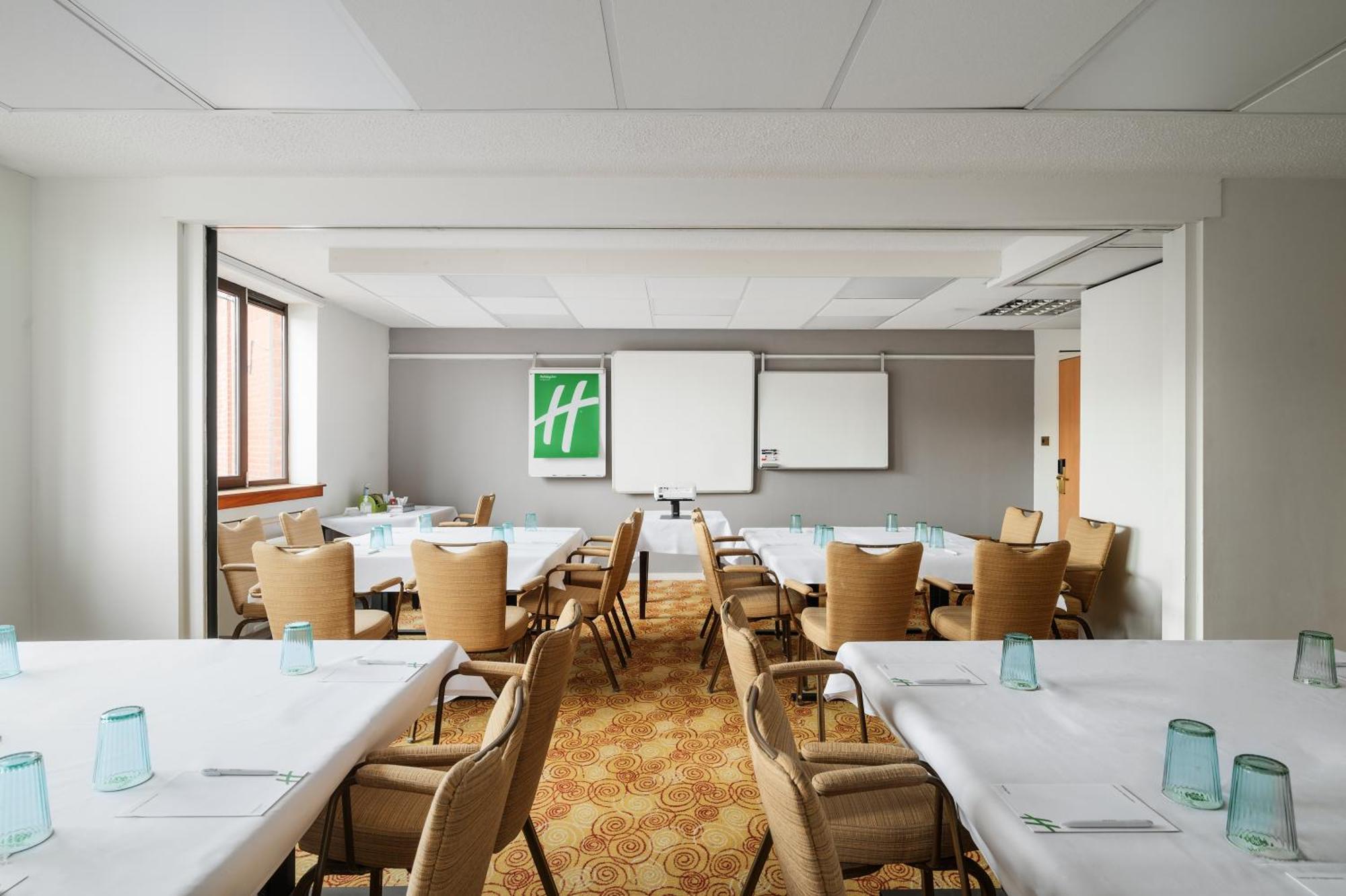 Holiday Inn Northampton By Ihg Exterior photo