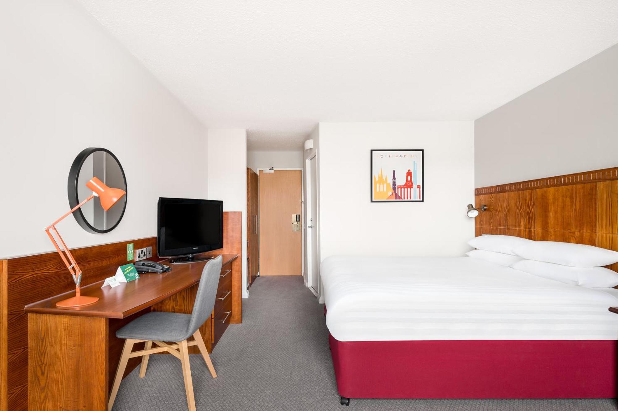 Holiday Inn Northampton By Ihg Exterior photo