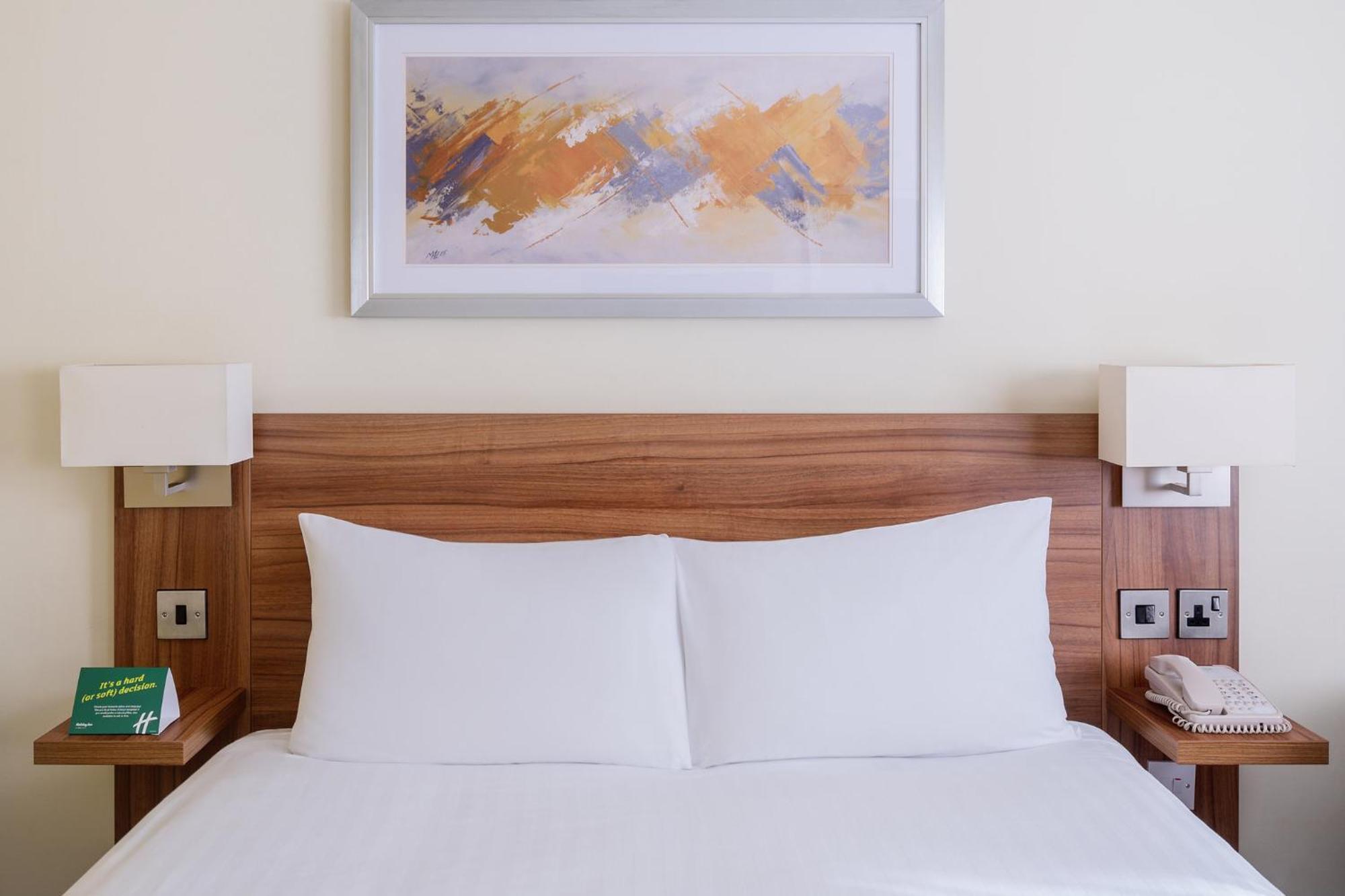 Holiday Inn Northampton By Ihg Exterior photo